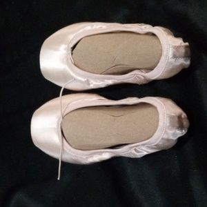 Capezio Pointe Shoes B 1126W 6W 3 .50